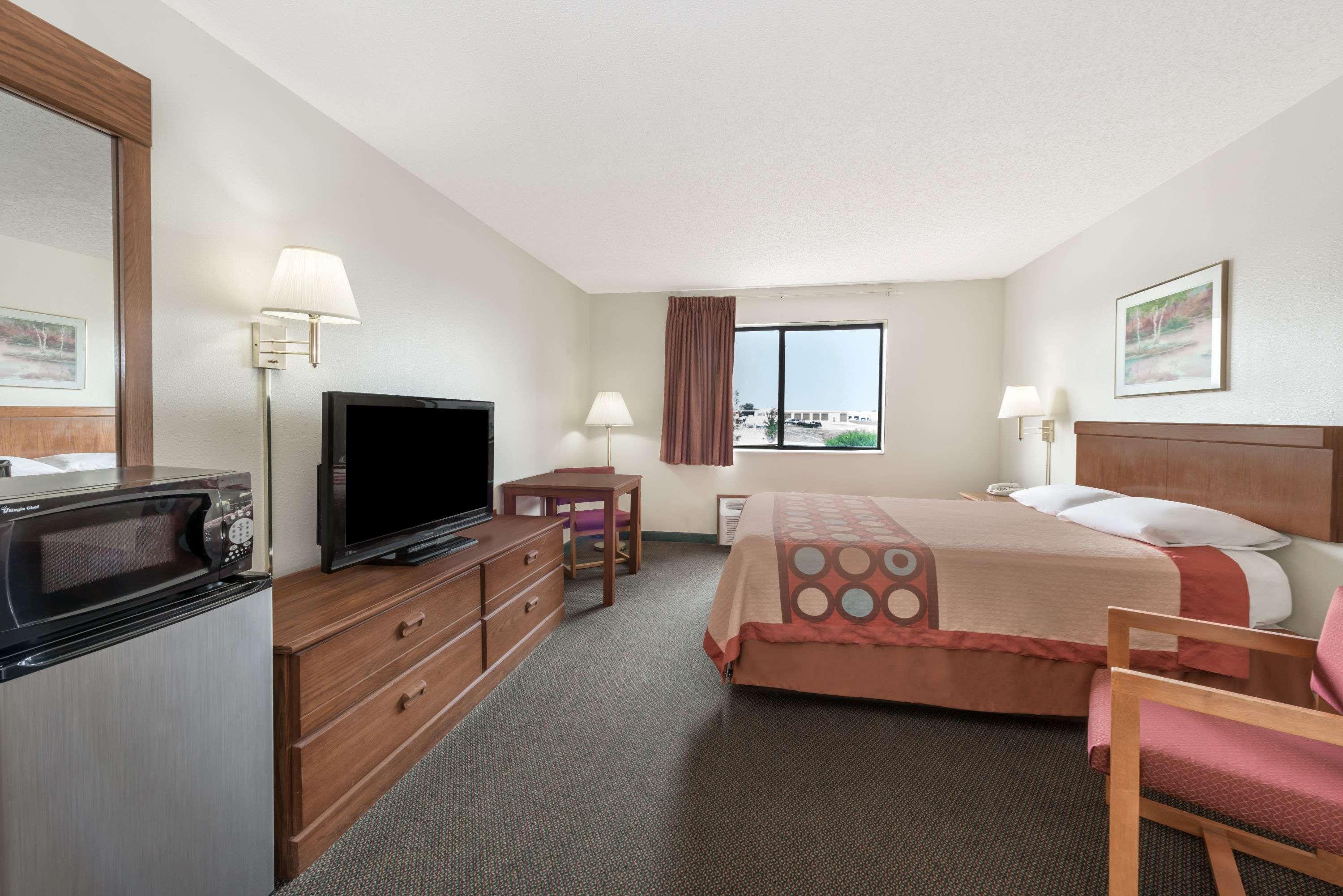 Super 8 By Wyndham Smithville Lake Exterior photo