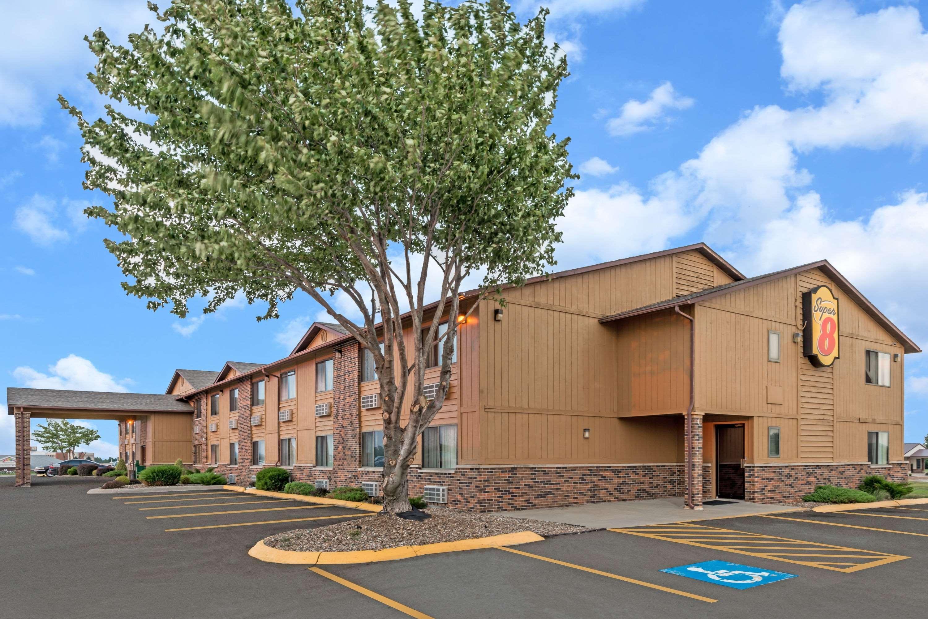 Super 8 By Wyndham Smithville Lake Exterior photo