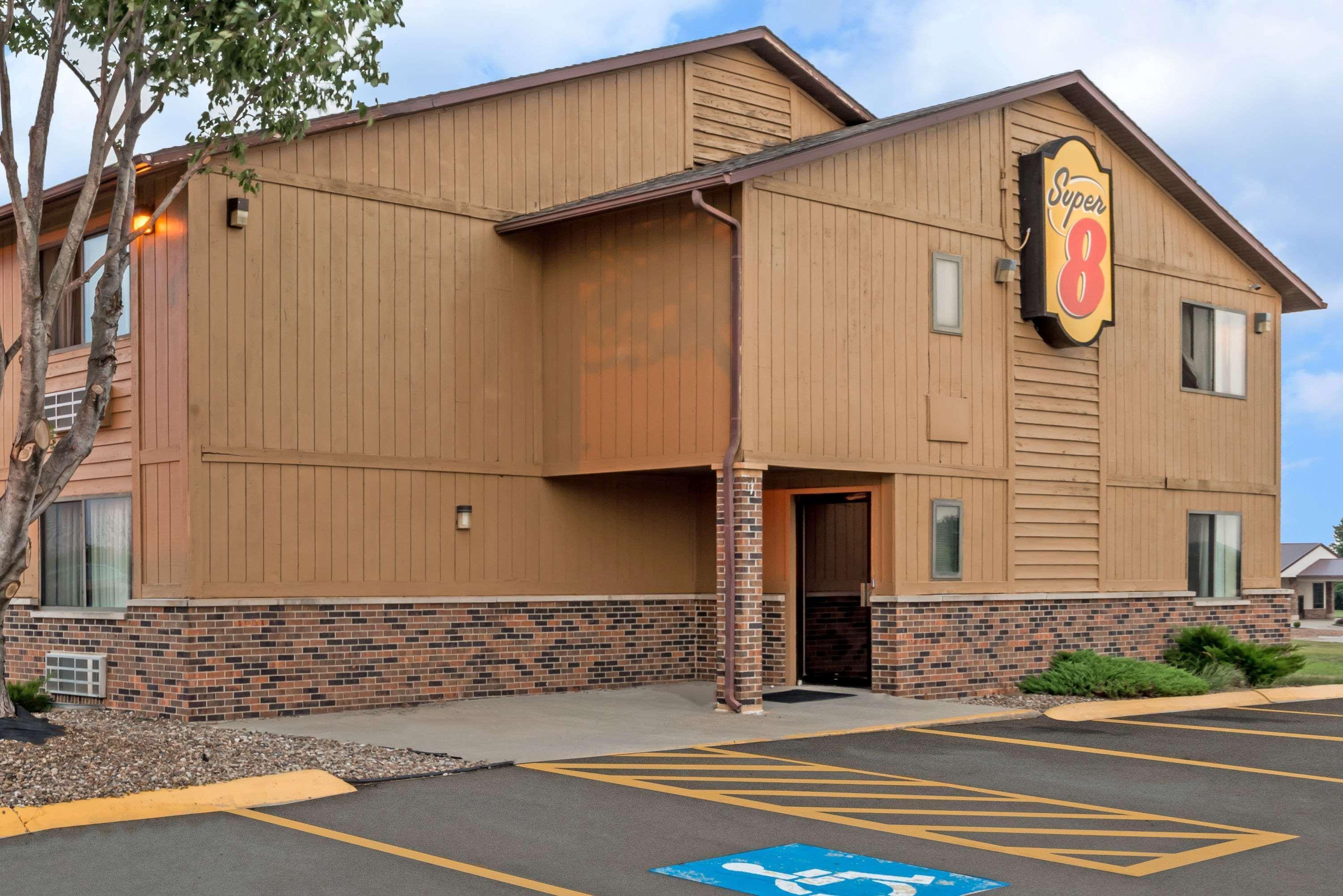 Super 8 By Wyndham Smithville Lake Exterior photo