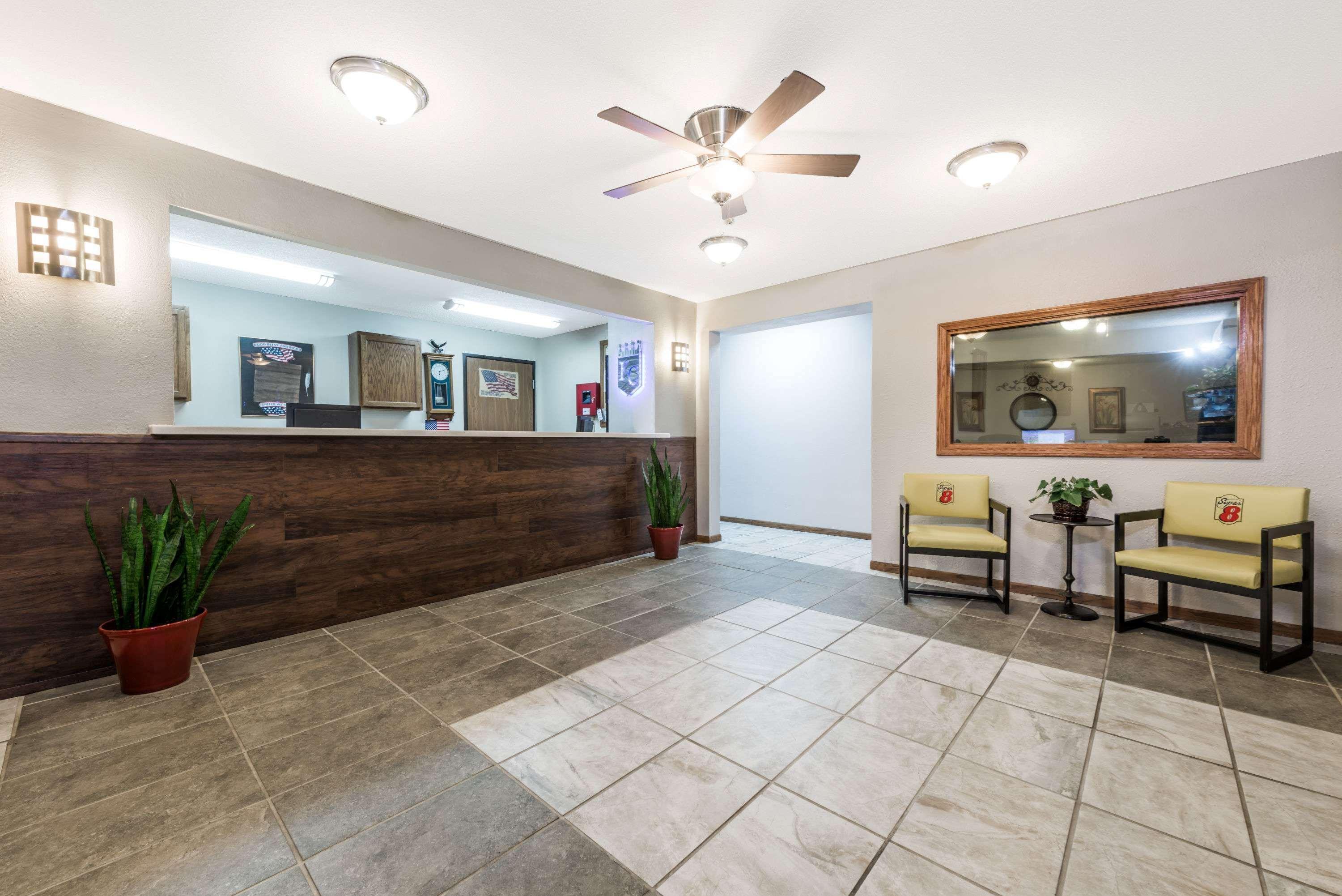 Super 8 By Wyndham Smithville Lake Exterior photo