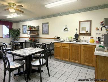 Super 8 By Wyndham Smithville Lake Restaurant photo
